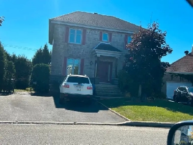 Grand logement de 4 1/2 très lumineux - Domaine du Mousseigne Image# 1