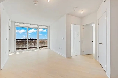 Spacious Luxury 3 Bedroom Condo For Rent! Image# 1