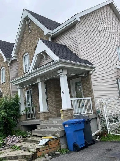 maison unifamiliale à louer 2300 dollars/rive sud Montréal Image# 1