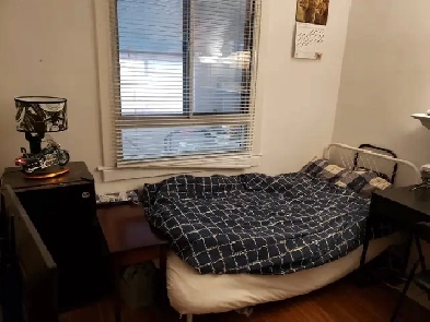 Furnished Clean Bedroom - 2 blocks from TTC Stn. Util included Image# 1