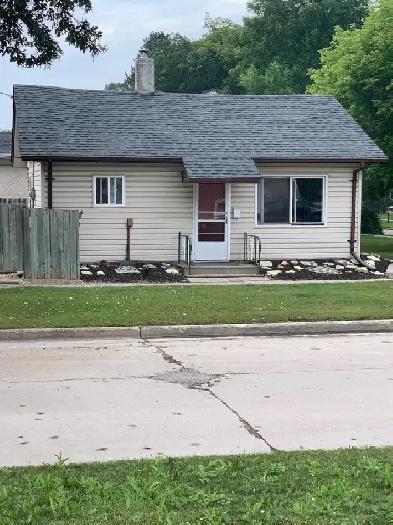 cozy 2 bed 1 bath with Garage and yard for rent Image# 1