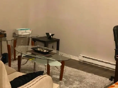 Jolie 3 1/2 à louer - 5 électros inclus   stationnement Image# 1