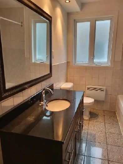 5 et demi, emplacement stratégique, fraîchement peinturé Image# 8