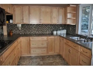 Large 3 bedroom main floor in Charleswood NW Image# 1