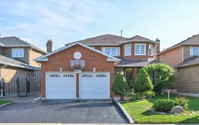 5 bedroom Vaughan home with basement nanny suite and 2nd kitchen Image# 6