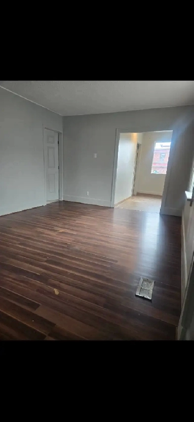 Newly renovated three bedrooms house for rent Image# 9