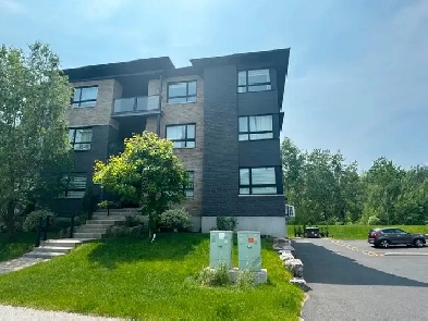 Condo 5 et demi à louer 1900$ Image# 1