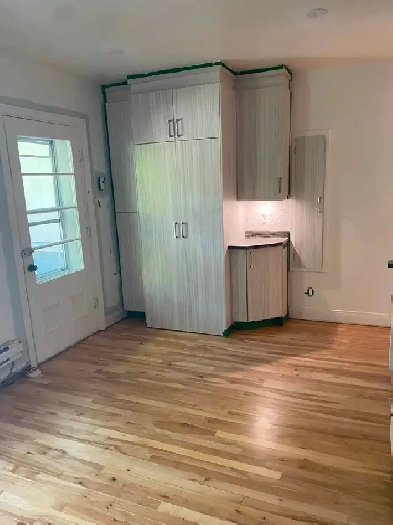 4 1/2.  0.6 km metro Cadillac.  Près de toutes les services Image# 1