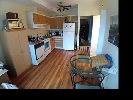 Sous location Grand 4 1/2 meublé tout compris sur 2 étages Image# 1