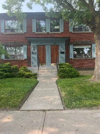 2Bdrm at Vaughan and Humewood Image# 1