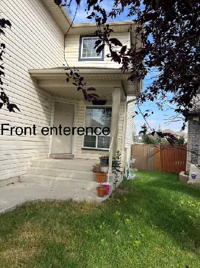 4 Beds & 3.5 Bath full Beautiful house for Rent in NW,Calgary Image# 1