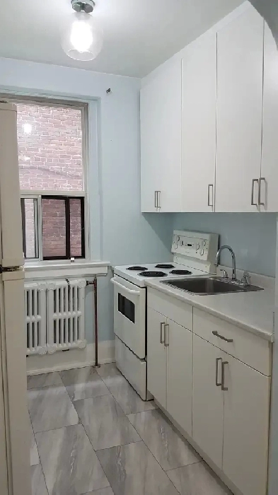 roomy one bedroom Image# 1