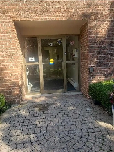 2 bedroom Apartment Oxford Street West Image# 1