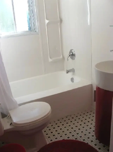 3 1/2 meublé chauffé tout près metro Joliette Image# 1