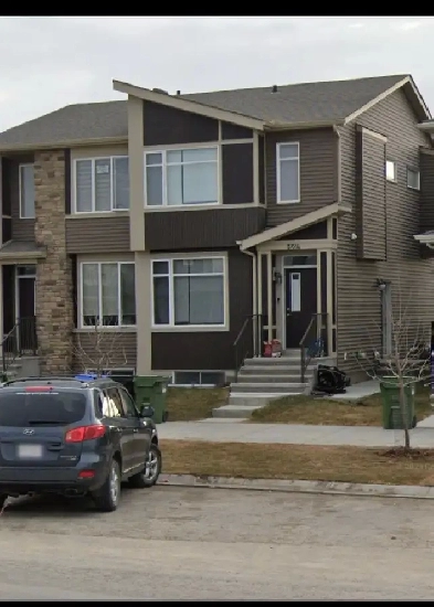 Three Bedroom Duplex Main Floor With Garage Image# 1