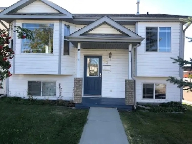 Home at Last! Entire Home, 4 bed rooms, Prime Deer Park, Fenced Image# 4