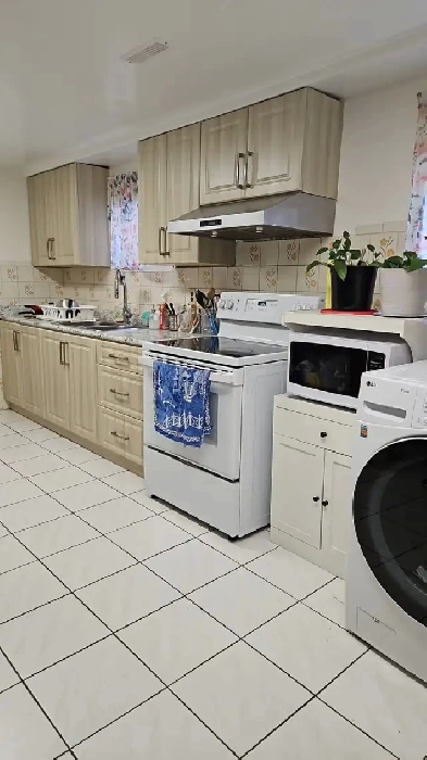 Finch/Victoria park, one private room for girl Image# 1