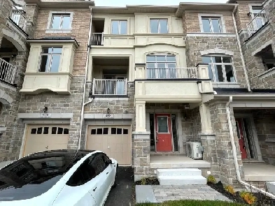 Almost Brand New Spacious 3 Bedroom Townhouse in North oakville Image# 1
