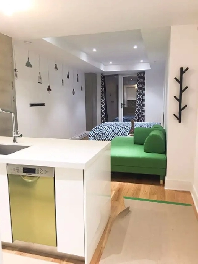 Modern fully furnished luxury Tom condo center of downtown Montr Image# 1