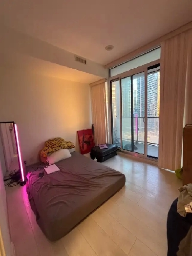 Private room for rent dt toronto Image# 1