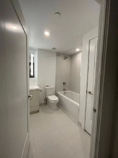 Luxurious Huge 1 Bdrm Condo For Rent In Posh Area In North York Image# 1