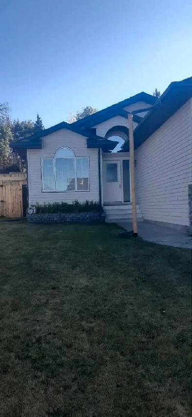 Beautiful Sylvan Lake 4 BDRM 2 Bath home for Rent! Image# 10