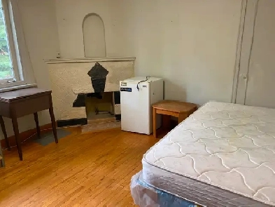 larger room c/w all utilities/Wifi/TV, close east Downtown Image# 1