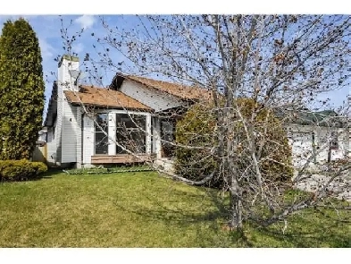 Beautiful SW Cedarbrea 3bd2bath house & oversized single garage Image# 1