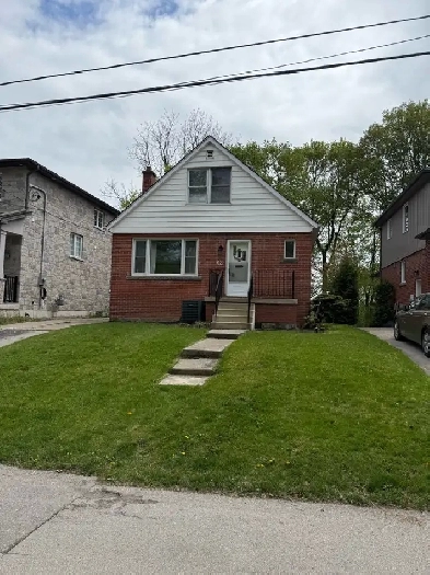 DUNDAS GEM!  62 ALMA STREET Image# 1