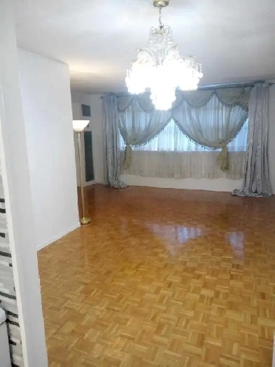 1000 sqft Condo $ 459,999 2 BDRM 1 bth balcony   1 parking Image# 1