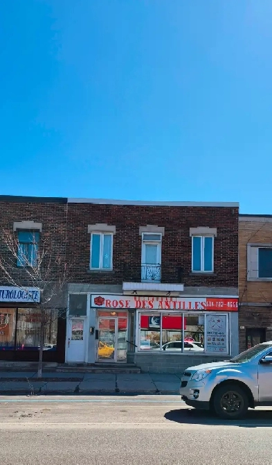 restaurant for rent 4200$ plus tps tvq. Image# 2