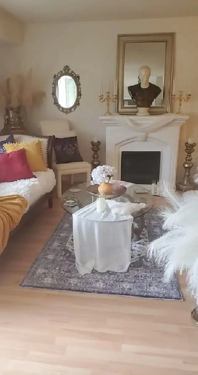 Looking for roommate cute ,CLEAN , condo in west side ... Image# 1