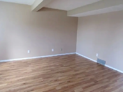 Bright and Spacious Family Friendly Townhouse with Fenced Yard Image# 1