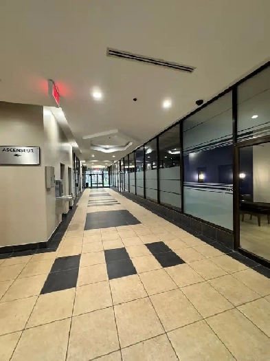 Superbes bureaux à louer à Laval: 950$/mois ( tout inclus). Image# 7