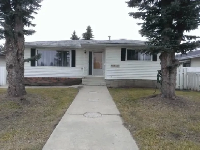 Bedroom in basement suite for rent Image# 1