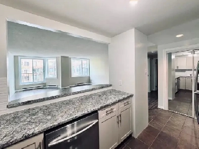 Updated downtown waterfront condo-1 bed, 1 bath, parking Image# 11