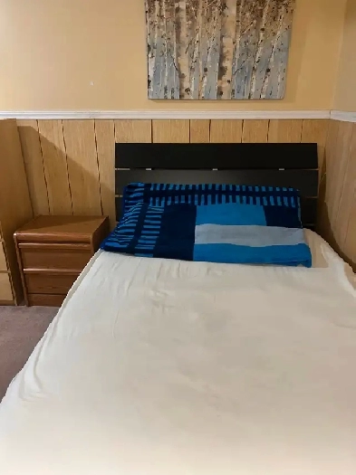 Xtra large room for rent available now Image# 1