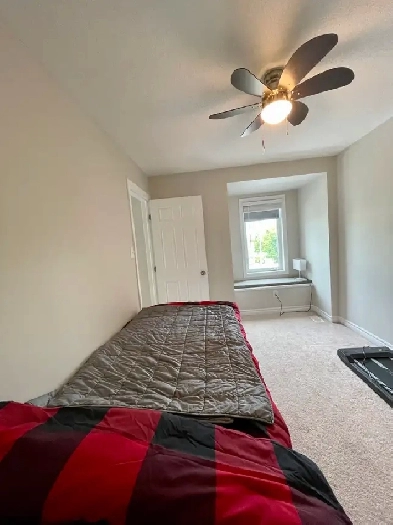 Room for rent in a townhouse Image# 1