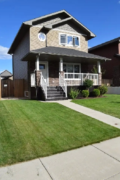 422 Redwood Crescent House for sale Image# 1