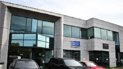 Location bureaux 5 590 pi² – Étage complet | Saint-Léonard Image# 3