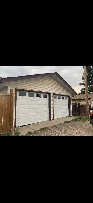 Double garage insulated Image# 1