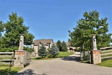 1 Bedroom Suite - Estate Living!! Image# 1