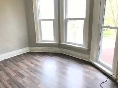 1 bdrm apt Downtown (Woodfield) London - $1350.00   pers. hydro Image# 1