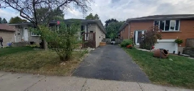 3 bedroom upper unit for rent near Victoria and Westmount Image# 1