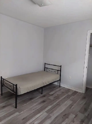 Spacious Room available to rent in Brampton for a Boy Image# 1