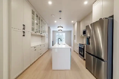 Beautiful Townhouse For Rent Available For October Image# 1