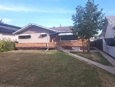 Main Floor 3 Bed 1.5 Bath Main Floor House with Double Garage Image# 1