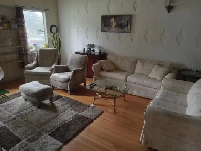 Chinook area Huge room for rent! Image# 1