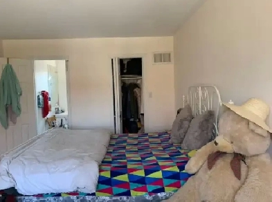 NOTL Furnished Master Bedroom All Inclusive Image# 4