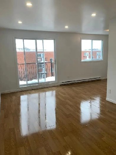 Longueuil, 4 1/2 $1400 Balcony. 2950 Rue Mazenod. Image# 1